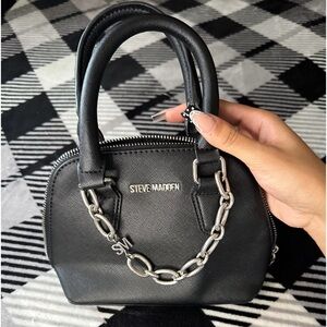 Black Steve Madden mini purse with silver chain🖤🩶
